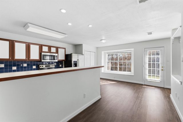 1124 Breezewood Drive, Lewisville, TX 75077