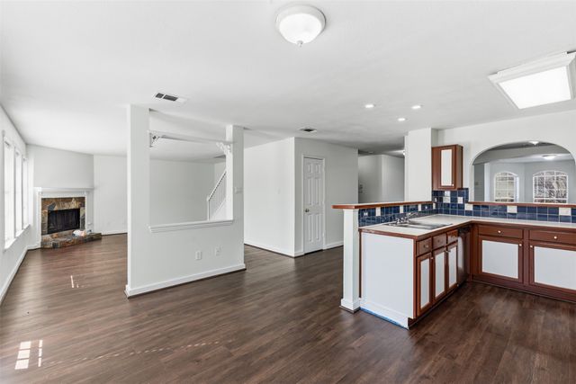 1124 Breezewood Drive, Lewisville, TX 75077