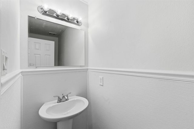 1124 Breezewood Drive, Lewisville, TX 75077