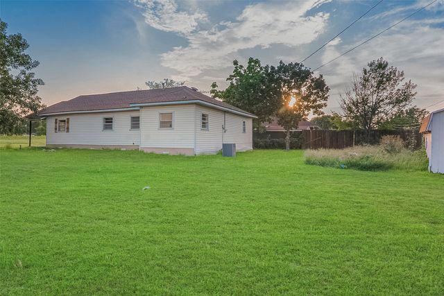 306 N Front Street, Savoy, TX 75479