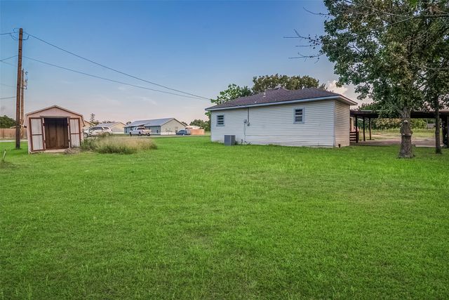 306 N Front Street, Savoy, TX 75479