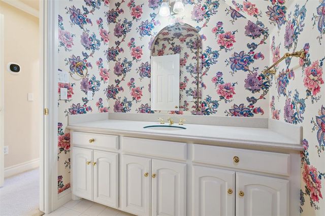 1808 Huntington Avenue, Nichols Hills, OK 73116