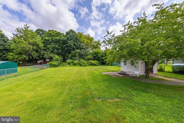 103 CHESTNUT ST, Swedesboro, NJ 08085