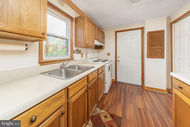 103 CHESTNUT ST, Swedesboro, NJ 08085