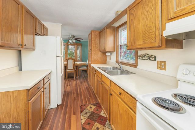 103 CHESTNUT ST, Swedesboro, NJ 08085