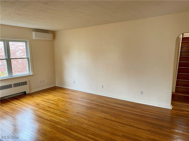 823 Washington Avenue, Cuyahoga Falls, OH 44221