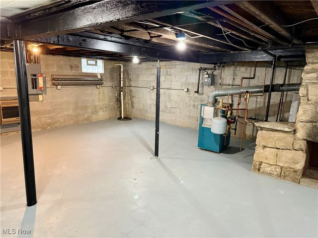 823 Washington Avenue, Cuyahoga Falls, OH 44221