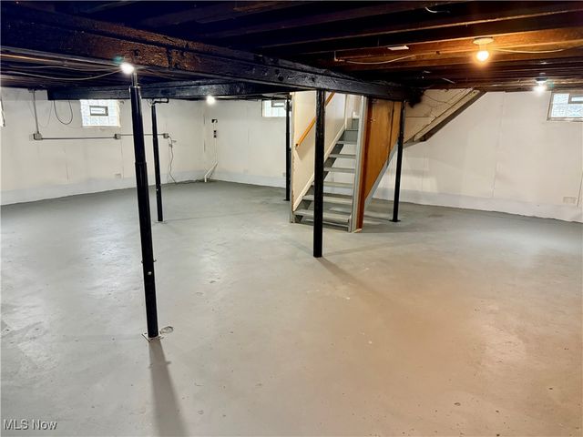 823 Washington Avenue, Cuyahoga Falls, OH 44221