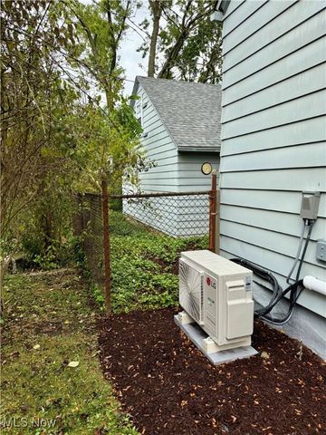 823 Washington Avenue, Cuyahoga Falls, OH 44221