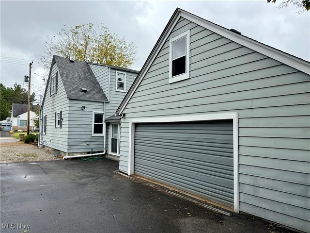 823 Washington Avenue, Cuyahoga Falls, OH 44221