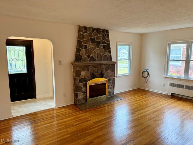 823 Washington Avenue, Cuyahoga Falls, OH 44221