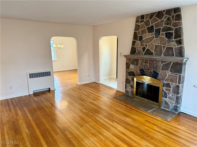 823 Washington Avenue, Cuyahoga Falls, OH 44221