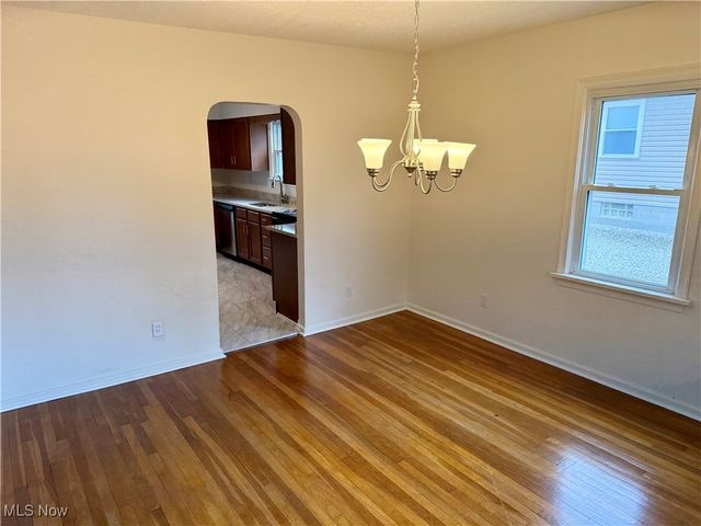 823 Washington Avenue, Cuyahoga Falls, OH 44221