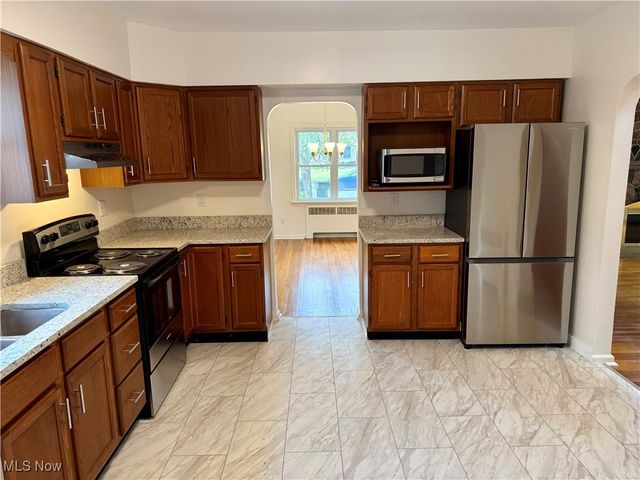 823 Washington Avenue, Cuyahoga Falls, OH 44221