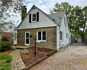 823 Washington Avenue, Cuyahoga Falls, OH 44221