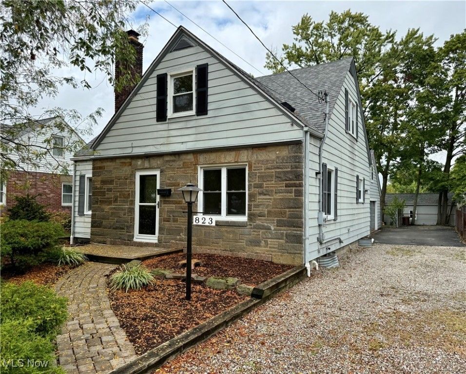 823 Washington Avenue, Cuyahoga Falls, OH 44221