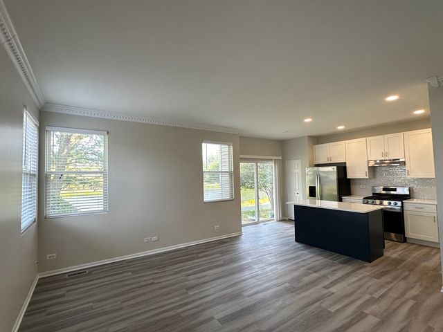 756 PANORAMA Court 756, Aurora, IL 60502