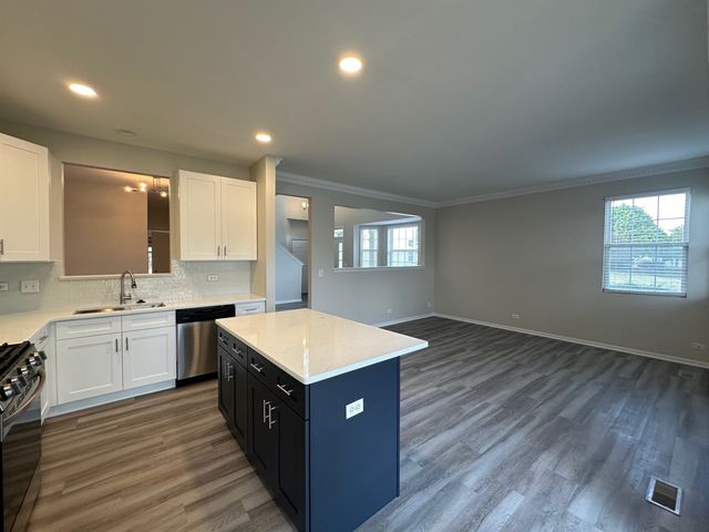 756 PANORAMA Court 756, Aurora, IL 60502