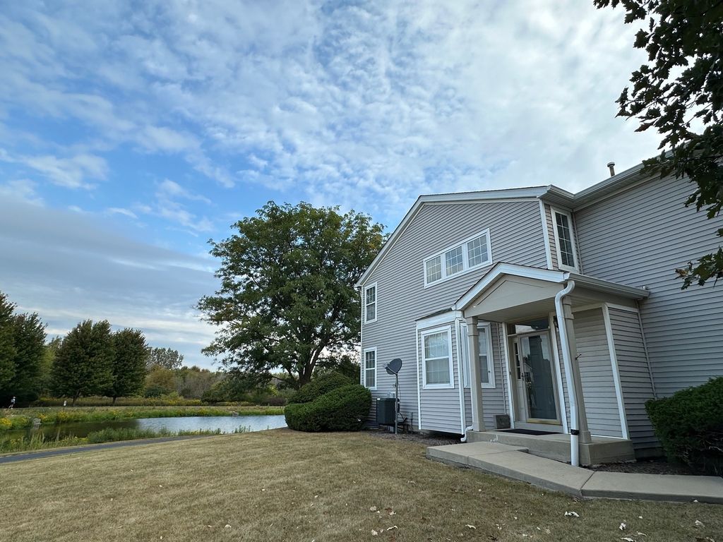 756 PANORAMA Court 756, Aurora, IL 60502