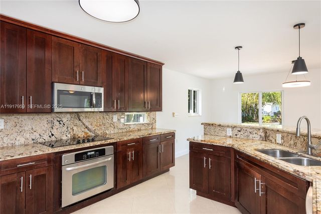 8845 SW 156th Ter, Palmetto Bay, FL 33157