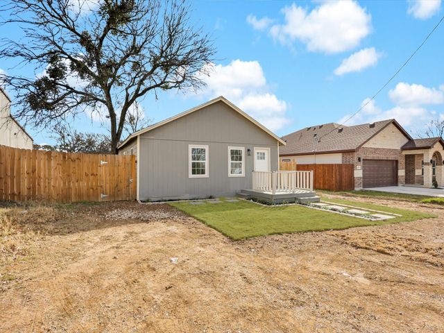 2001 Edmonia Court, Fort Worth, TX 76105