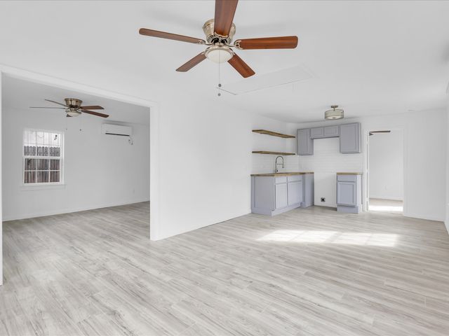 2001 Edmonia Court, Fort Worth, TX 76105