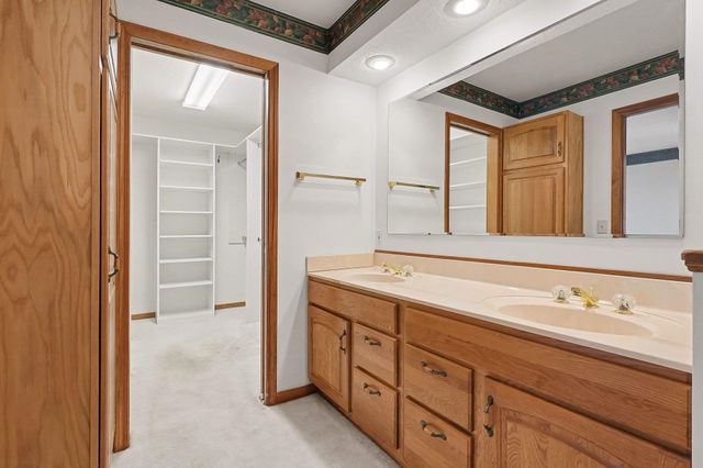 5610 W Spring Knoll Drive, Bay City, MI 48706