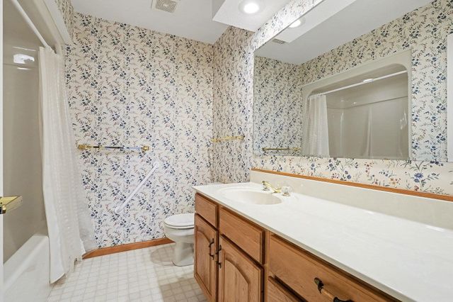5610 W Spring Knoll Drive, Bay City, MI 48706
