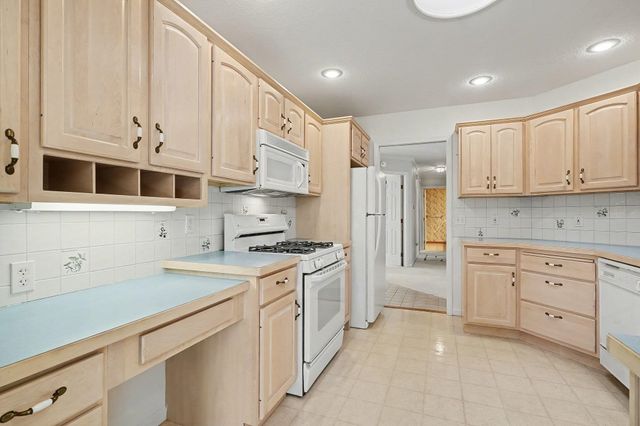 5610 W Spring Knoll Drive, Bay City, MI 48706
