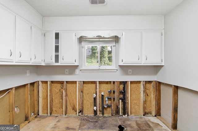 3292 Mixon Way, Stone Mountain, GA 30087