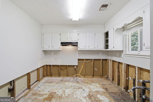 3292 Mixon Way, Stone Mountain, GA 30087