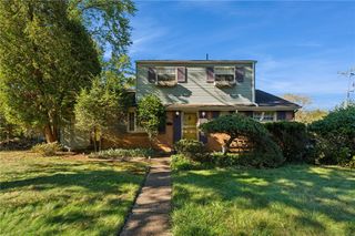 1237 Circle Dr, Braddock Hills, PA 15221