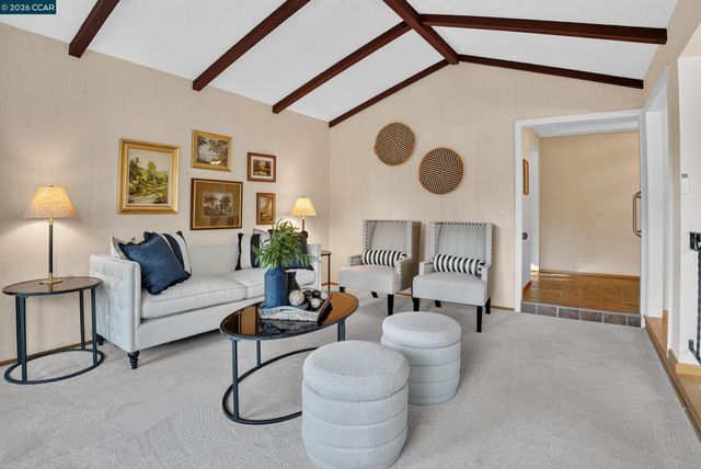 8 Casey Glen Ct, Clayton, CA 94517