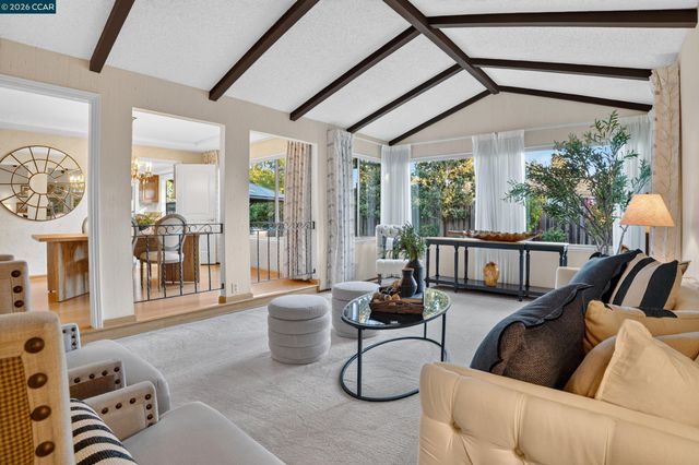 8 Casey Glen Ct, Clayton, CA 94517
