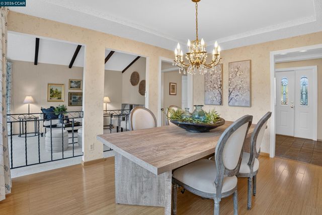 8 Casey Glen Ct, Clayton, CA 94517