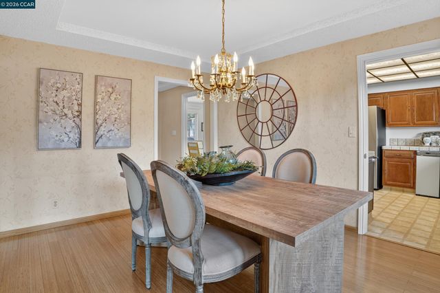 8 Casey Glen Ct, Clayton, CA 94517