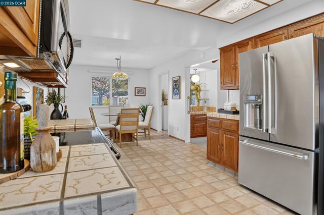 8 Casey Glen Ct, Clayton, CA 94517