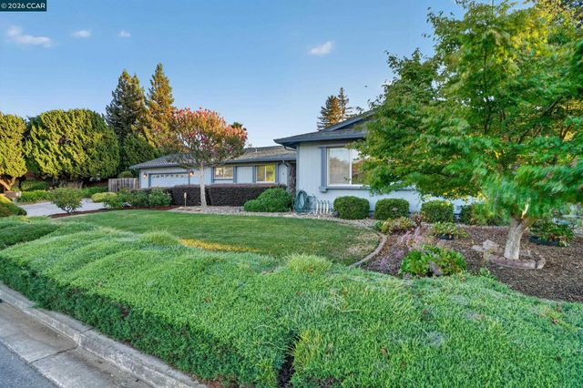8 Casey Glen Ct, Clayton, CA 94517