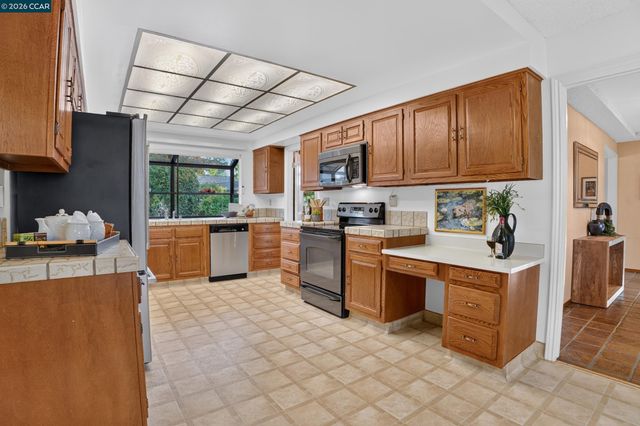 8 Casey Glen Ct, Clayton, CA 94517