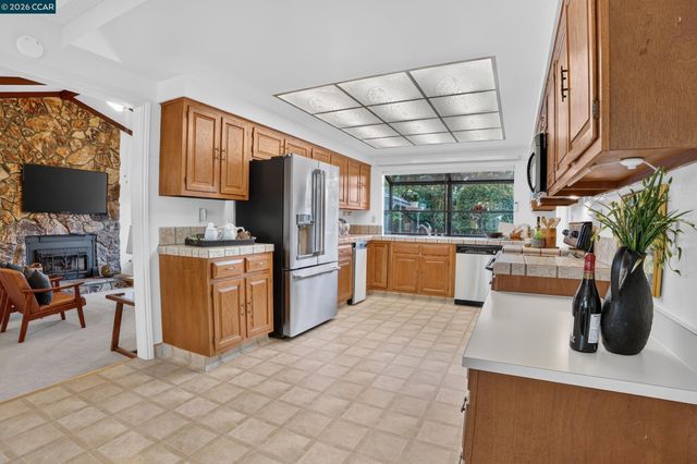 8 Casey Glen Ct, Clayton, CA 94517