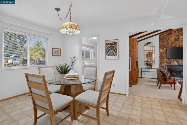 8 Casey Glen Ct, Clayton, CA 94517