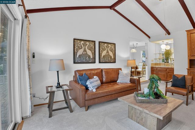 8 Casey Glen Ct, Clayton, CA 94517