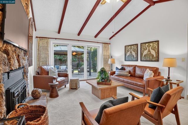 8 Casey Glen Ct, Clayton, CA 94517