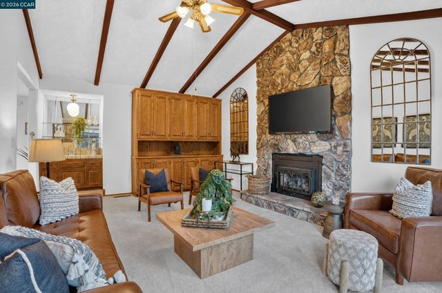 8 Casey Glen Ct, Clayton, CA 94517
