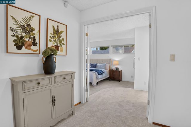 8 Casey Glen Ct, Clayton, CA 94517