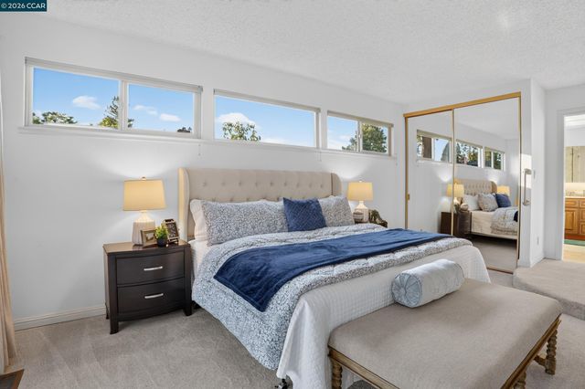 8 Casey Glen Ct, Clayton, CA 94517