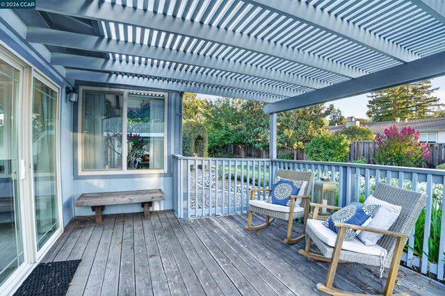 8 Casey Glen Ct, Clayton, CA 94517
