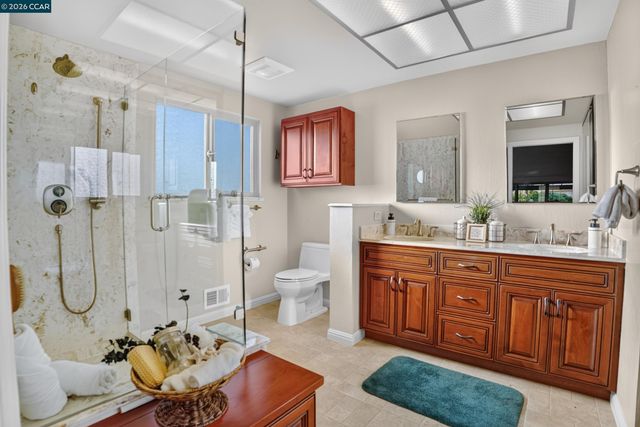 8 Casey Glen Ct, Clayton, CA 94517