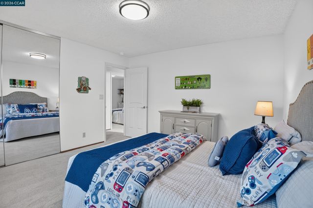 8 Casey Glen Ct, Clayton, CA 94517