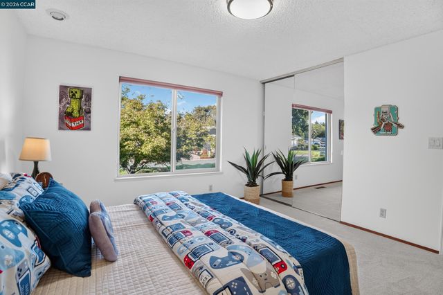 8 Casey Glen Ct, Clayton, CA 94517